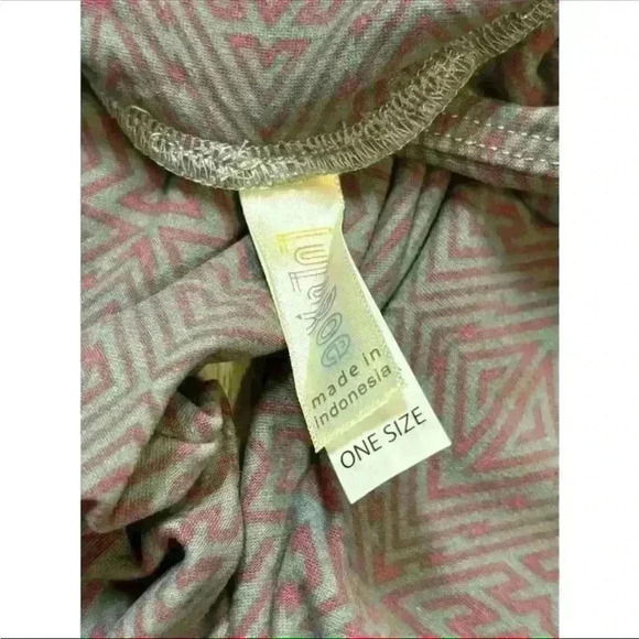 LuLaRoe Leggings Gray Etched Fans One Size Activewear Women’s - Picture 2 of 2